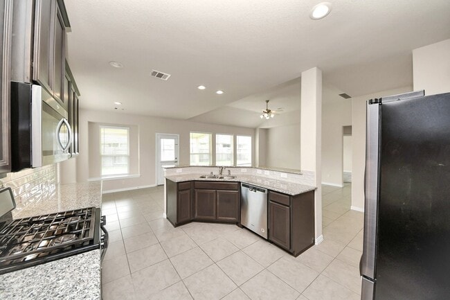 Building Photo - 21254 Lucknow Ln