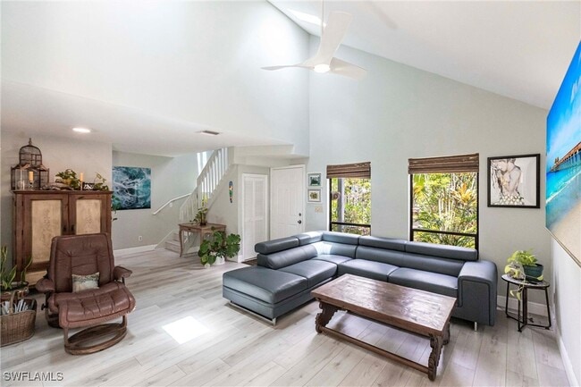 Building Photo - 1323 Solana Rd