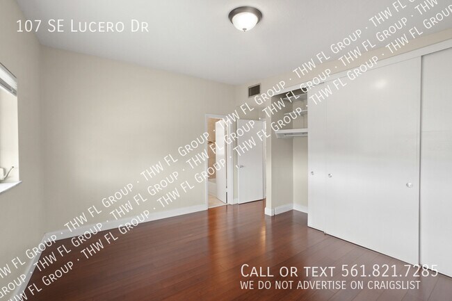 Building Photo - 107 SE Lucero Dr