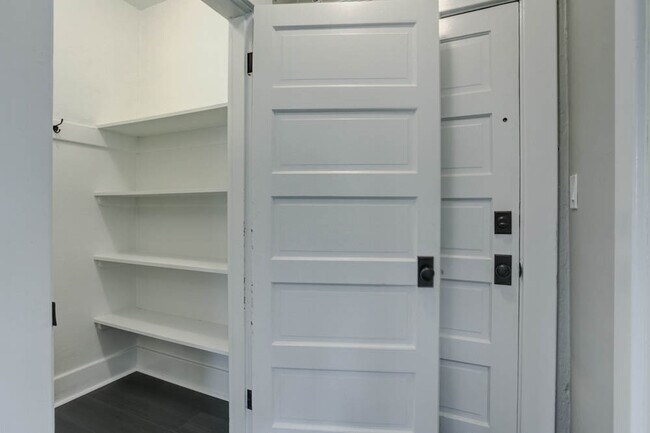 Building Photo - Fabulous Renovated Studio w/ Restored Vintage Details