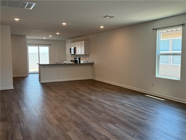 Building Photo - 2455 Tapatio Dr