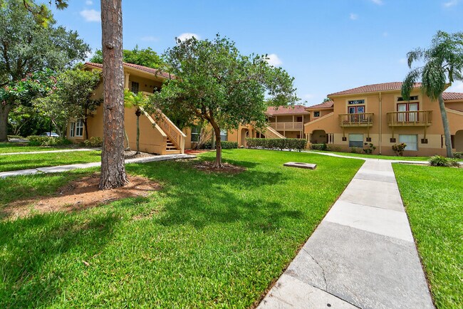 Building Photo - 4807 Via Palm Lakes Via