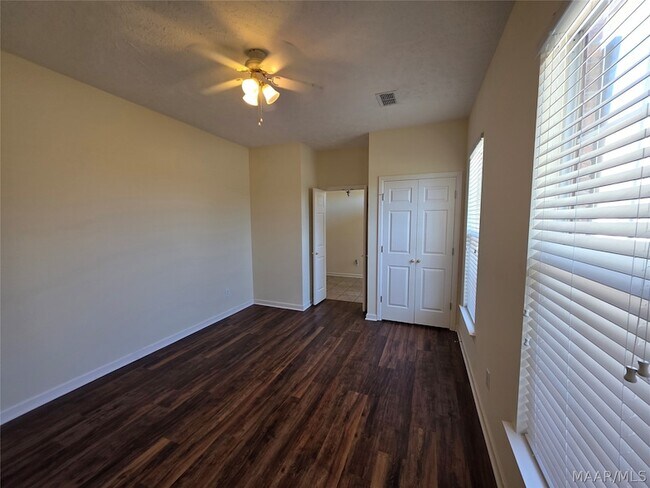 Building Photo - 9400 Bristlecone Dr