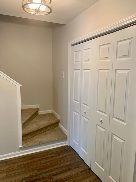 Building Photo - 2906 Old Mill Stream Ct