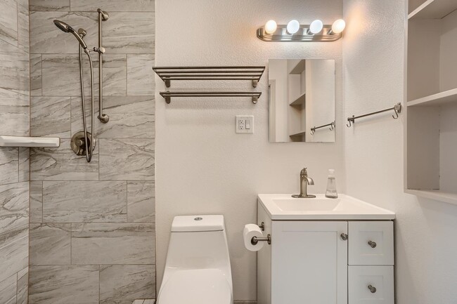 Building Photo - Updated Highland home with mid-century charm