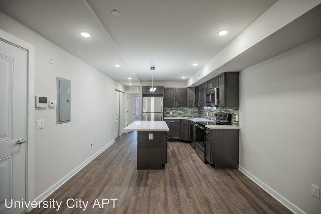 Building Photo - 425 N 32nd St