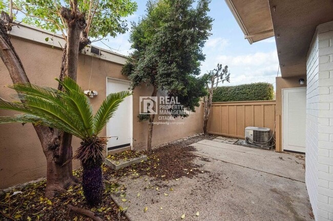 Building Photo - 963 Glencliff St