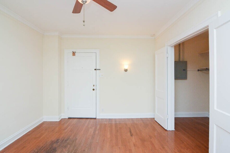 Building Photo - 4349 N Damen Ave