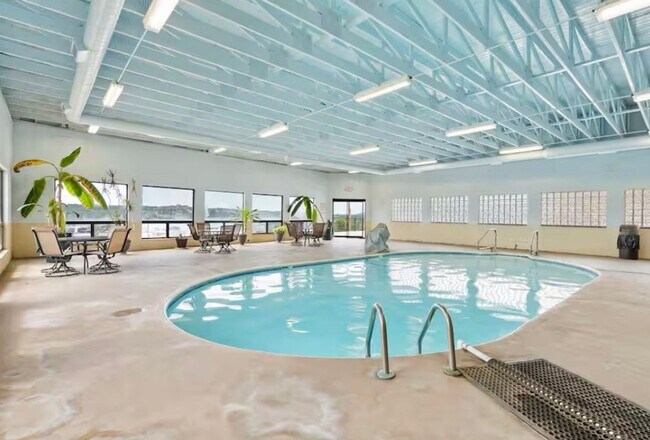 Building Photo - Remodeled and Stunning Studio | Fully Furnished | All Utilites Included | 1 Bathroom | Condo | Ki...