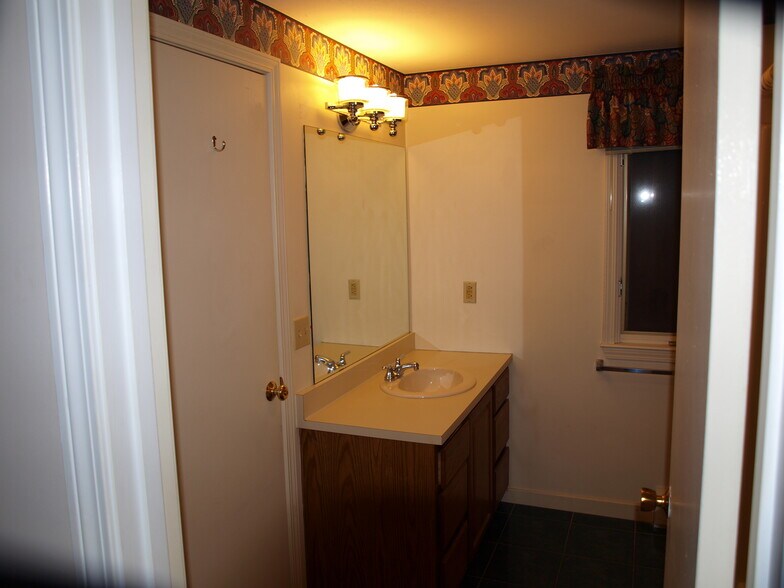 Building Photo - 42 Brookside Dr