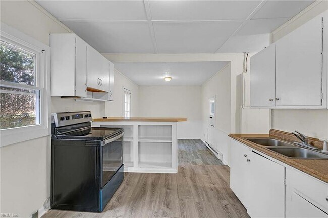 Building Photo - 40 Lilac Ln