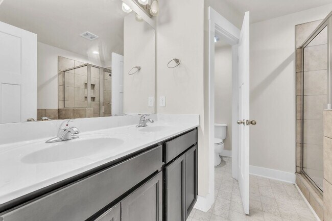 Building Photo - Beautiful 3 BR, 2.5 BA Townhome in highly ...