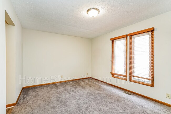 Building Photo - 712 Daffon Dr