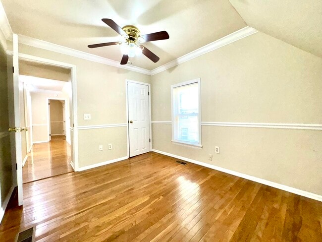 Building Photo - 707 Congress St