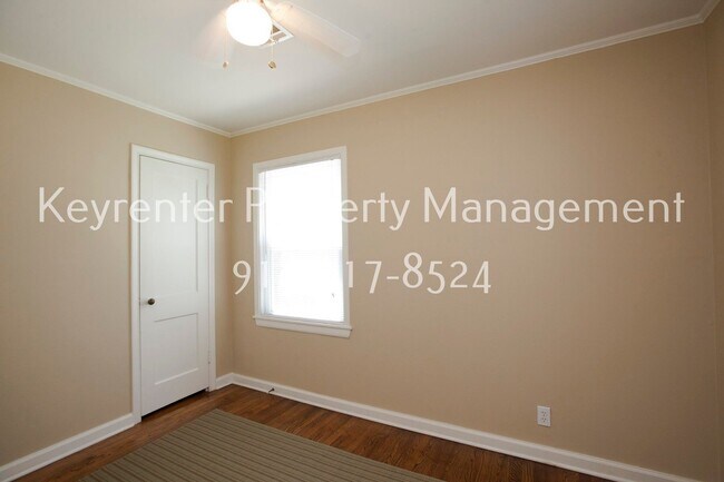 Building Photo - Stunning 2 Bed 1 Bath Home on Quiet Street: NO PETS!