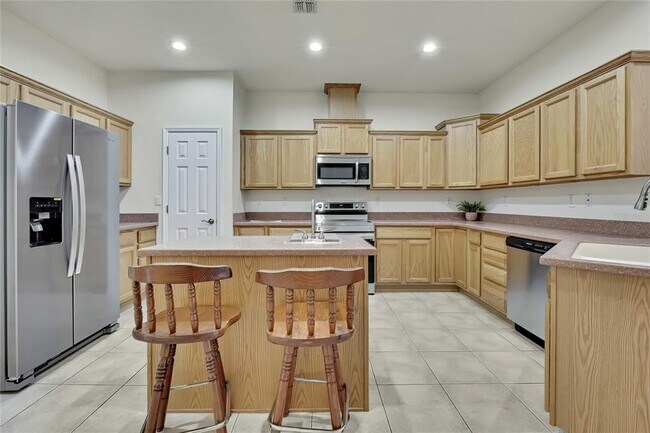 Building Photo - 12052 Jade Ave