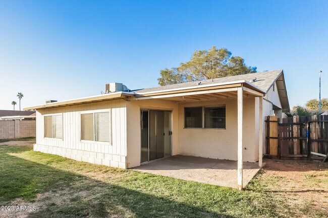 Building Photo - 7719 W Clayton Dr