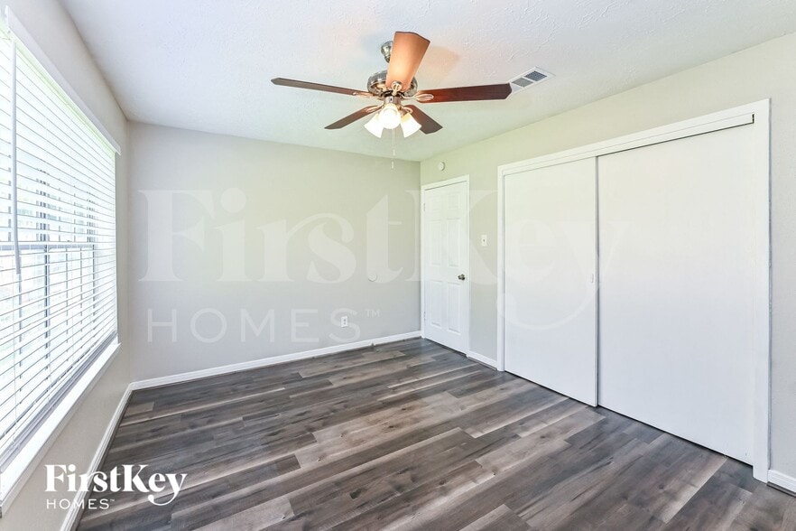 Building Photo - 9702 Desert Flower Ln