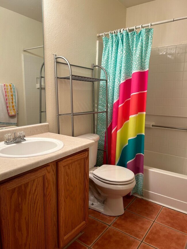 Building Photo - Welcome to your new home!  3 beds, 2.5 bat...