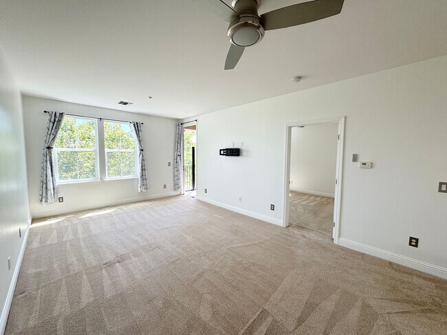 Building Photo - Perfect Shape Dublin Ranch Condo with quic...