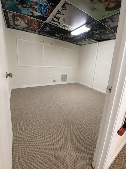Building Photo - 31 Hamn Ln