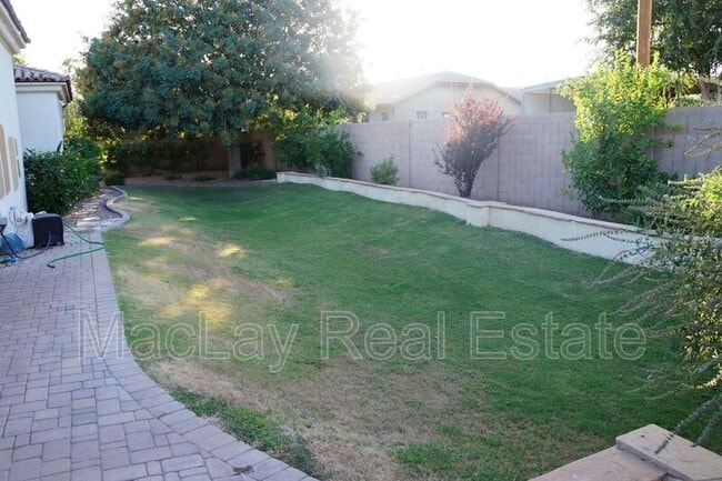 Building Photo - 2840 E Jade Pl