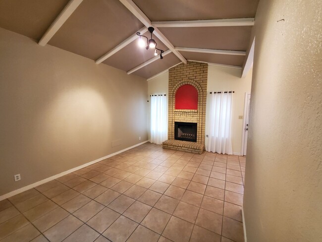 Building Photo - Eastside home for rent