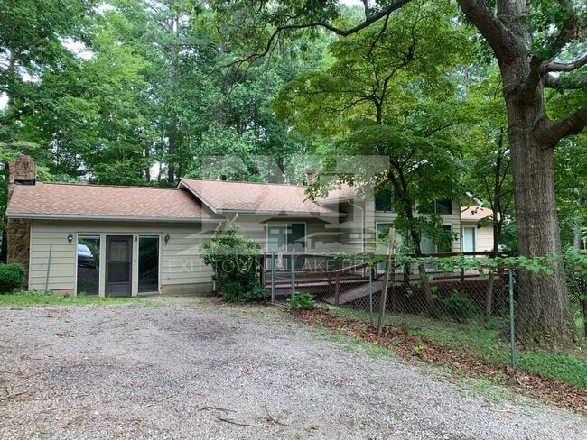 Building Photo - Lakeview Ranch Located in a Quiet Neighborhood