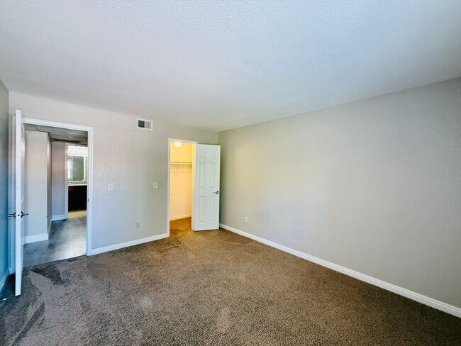 Building Photo - Fully Renovated 2-Bedroom Condo in Gated W...