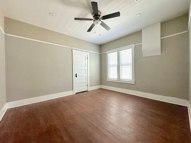 Building Photo - Sunset Heights Historic Home - 3Bed Refrig A/C!