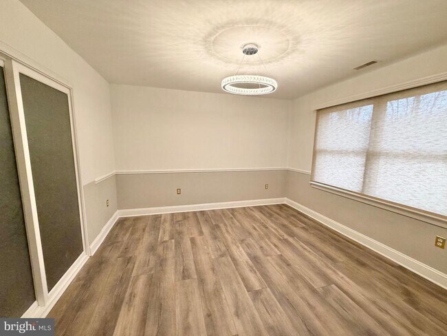 Building Photo - 9 Beechwood Ave