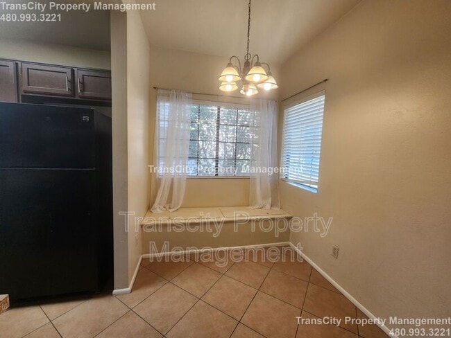 Building Photo - 930 N Mesa Dr