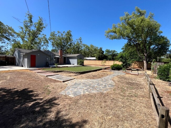 Building Photo - Spacious 3 bed 1bath home available in Ard...