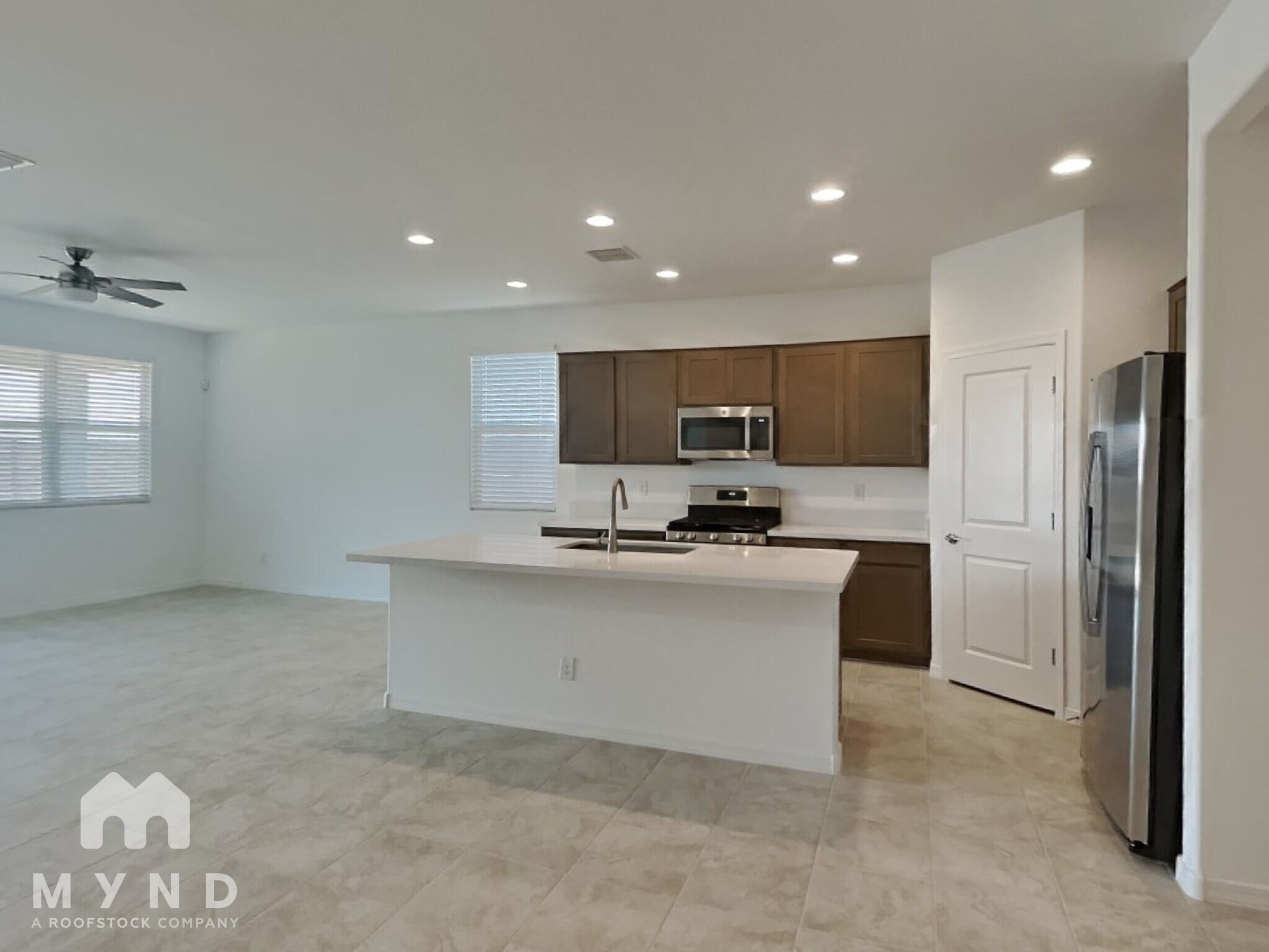Building Photo - 4051 E Ghost Flower Ln