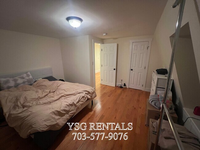 Building Photo - 27 Linwood St