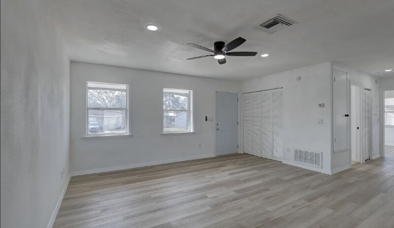 Building Photo - 417 Hollyhock Ln