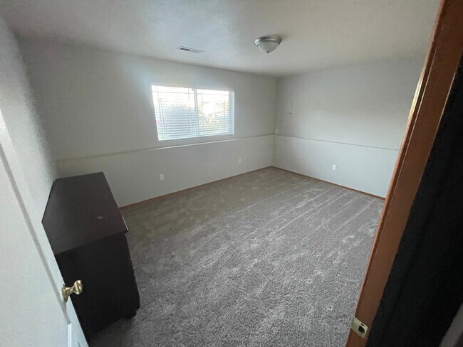 Building Photo - 908 S Salish Ct