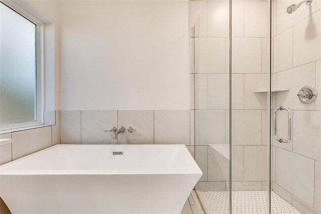 Building Photo - 125 Comet Pointe Dr