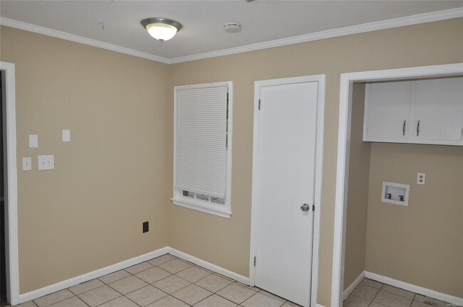 Building Photo - 2737 S Wallace Dr