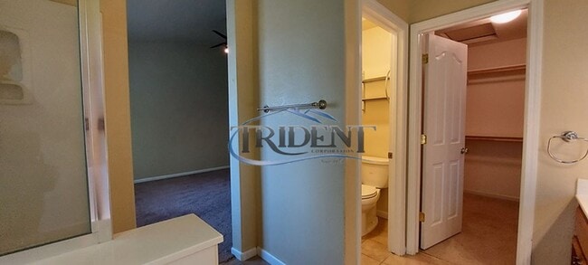Building Photo - 4 bedroom, 2 bath house with open floor plan