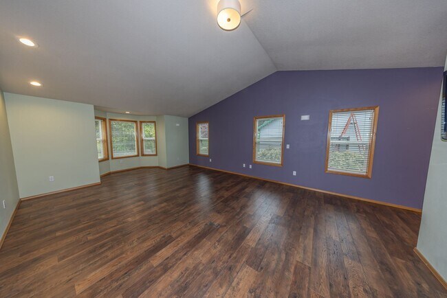 Building Photo - One Level Home - Three Bedroom + Bonus with AC / Beautiful Yard!