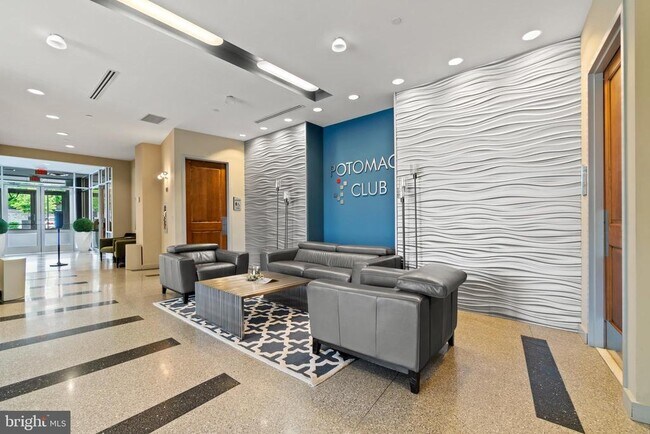 Building Photo - 14855 Potomac Branch Dr