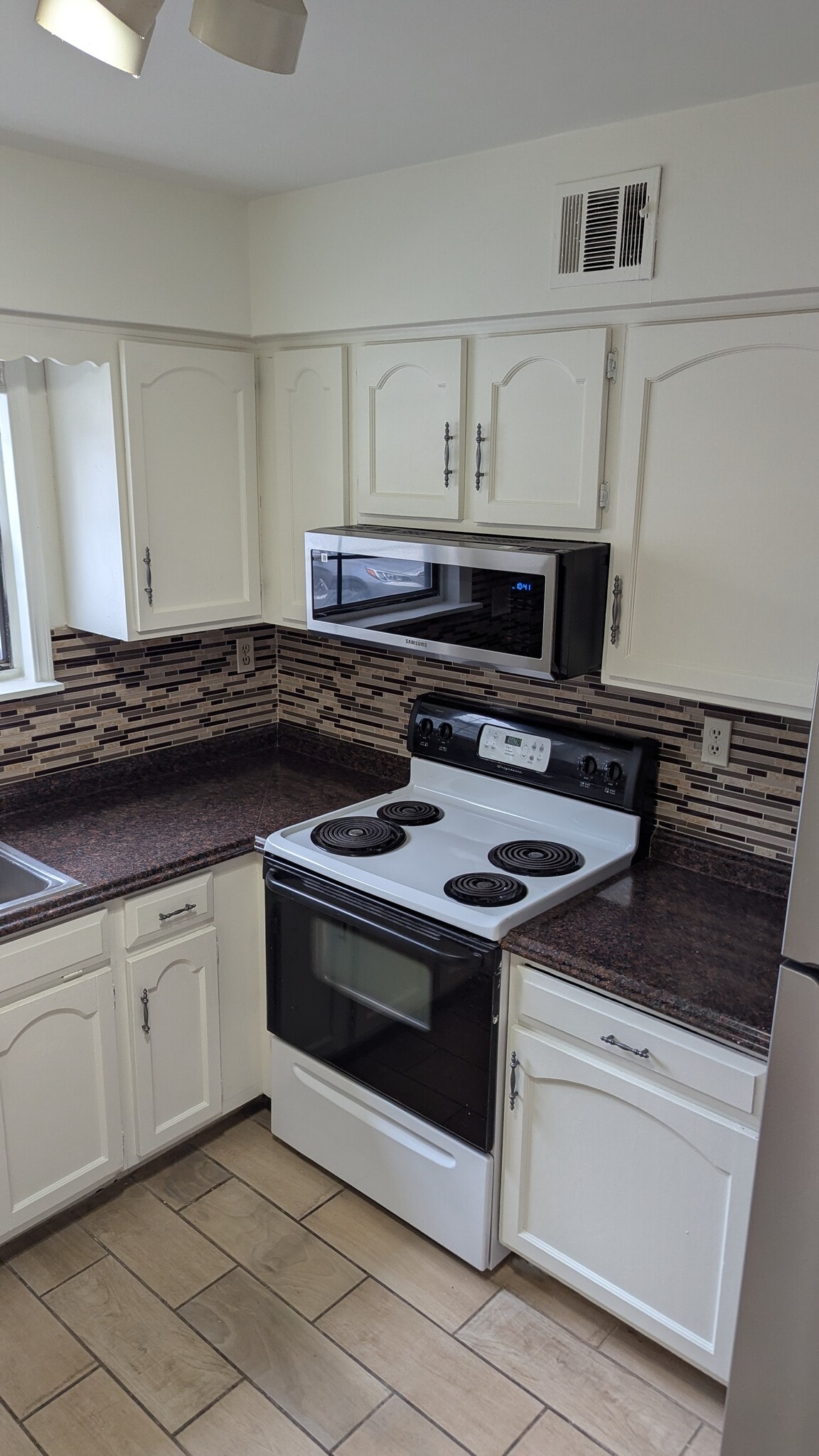 Kitchen - 1718 Redwood Ct