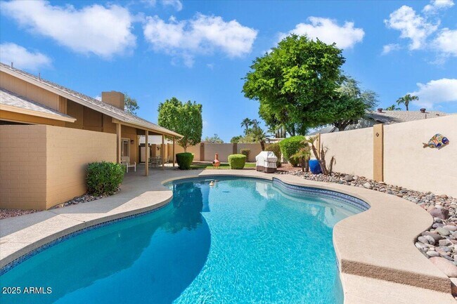 Building Photo - 8894 E Sheena Dr