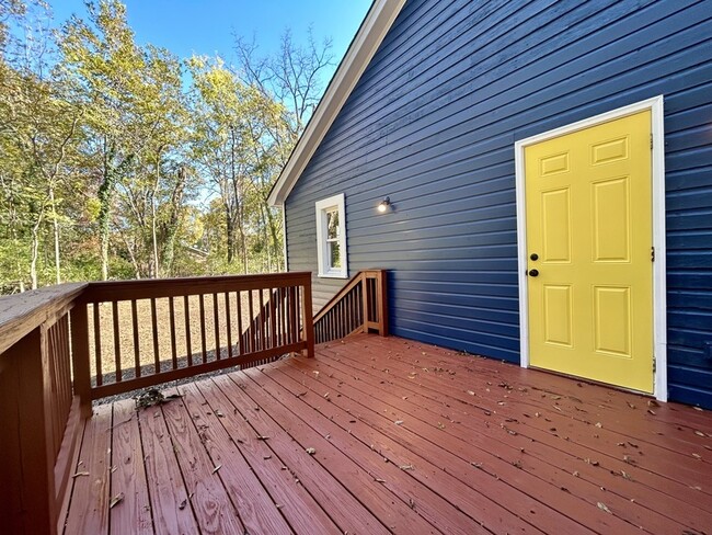 Building Photo - 217 Skyland Ave