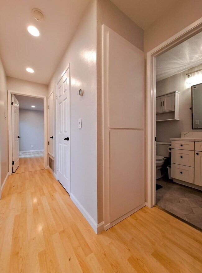 Building Photo - Beautiful 2bd Single Story House With Gate...