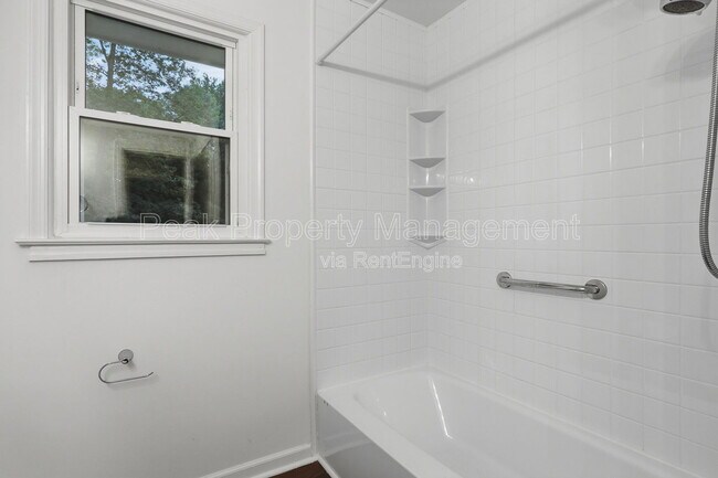 Building Photo - 14613 Happy Hill Rd