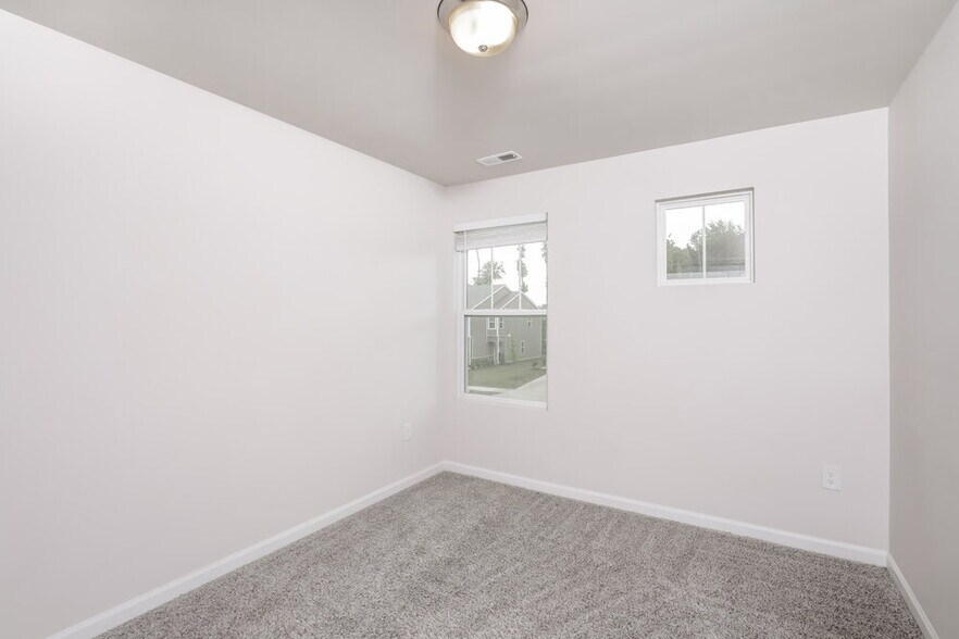 Building Photo - 217 Brook Farm Ln