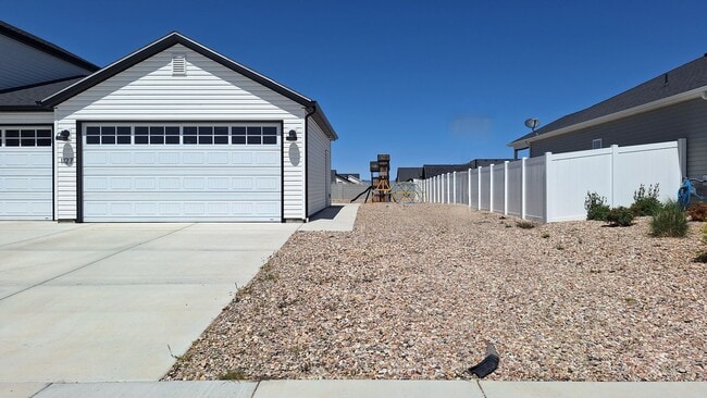 Building Photo - 4 Bedroom Home with 3 Car Garage in Enoch