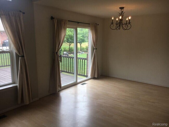Building Photo - 879 Autumn Ridge Dr